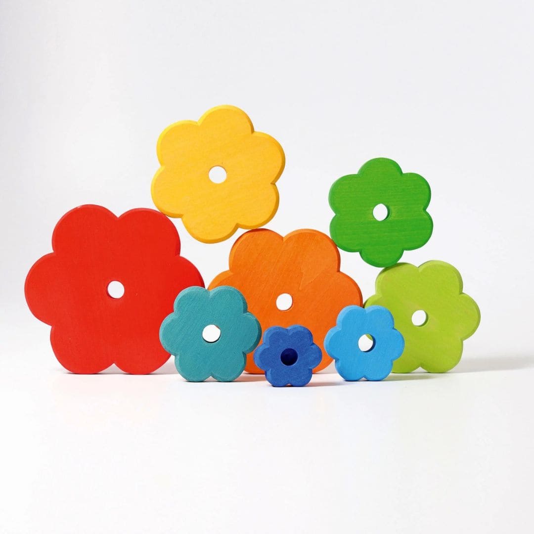 Grimms houten stapeltoren met bloemvormige ringen