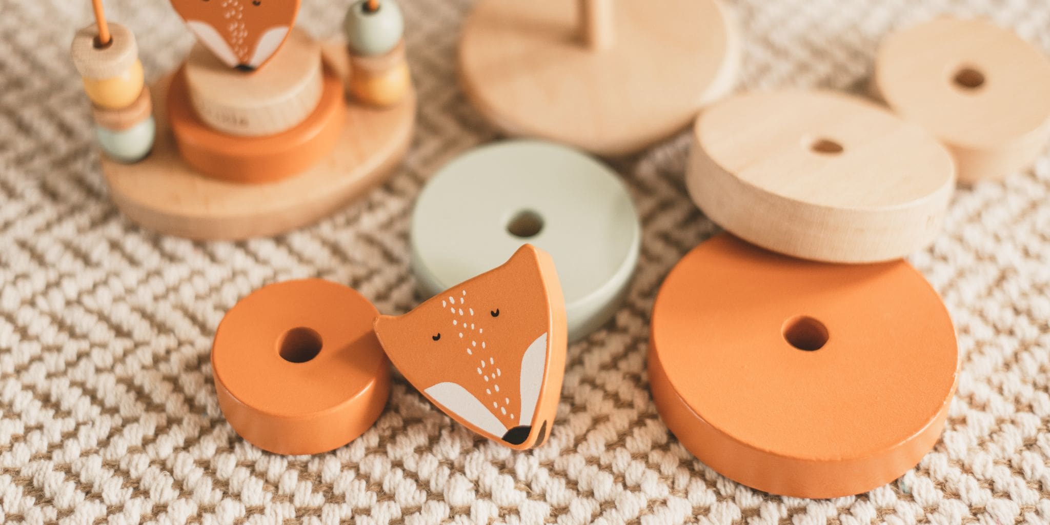 Houten stapeltorens van o.a. Little Dutch, Trixie en New Classic Toys bij Studio Bambacht