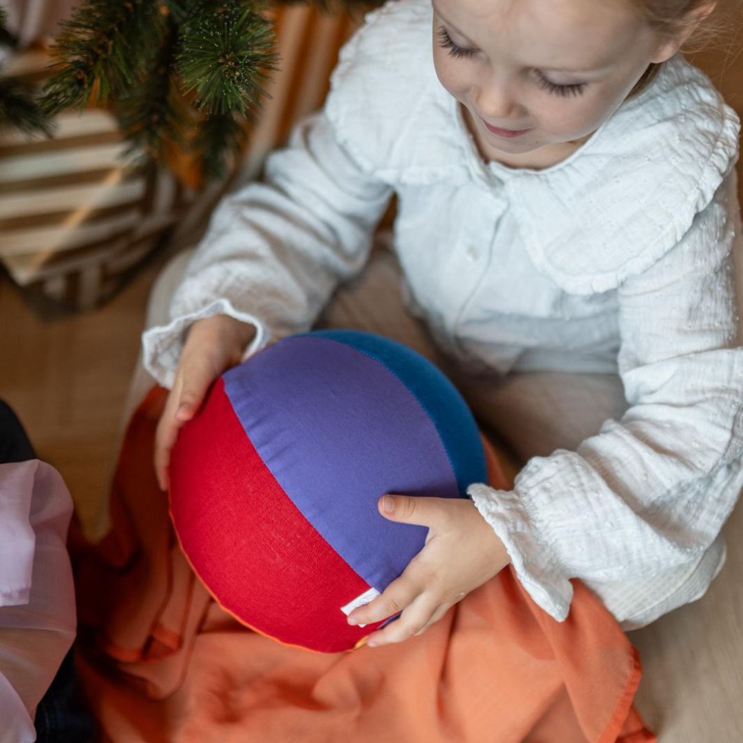 Little Botanic Label ballonbal van stof in regenboogkleuren