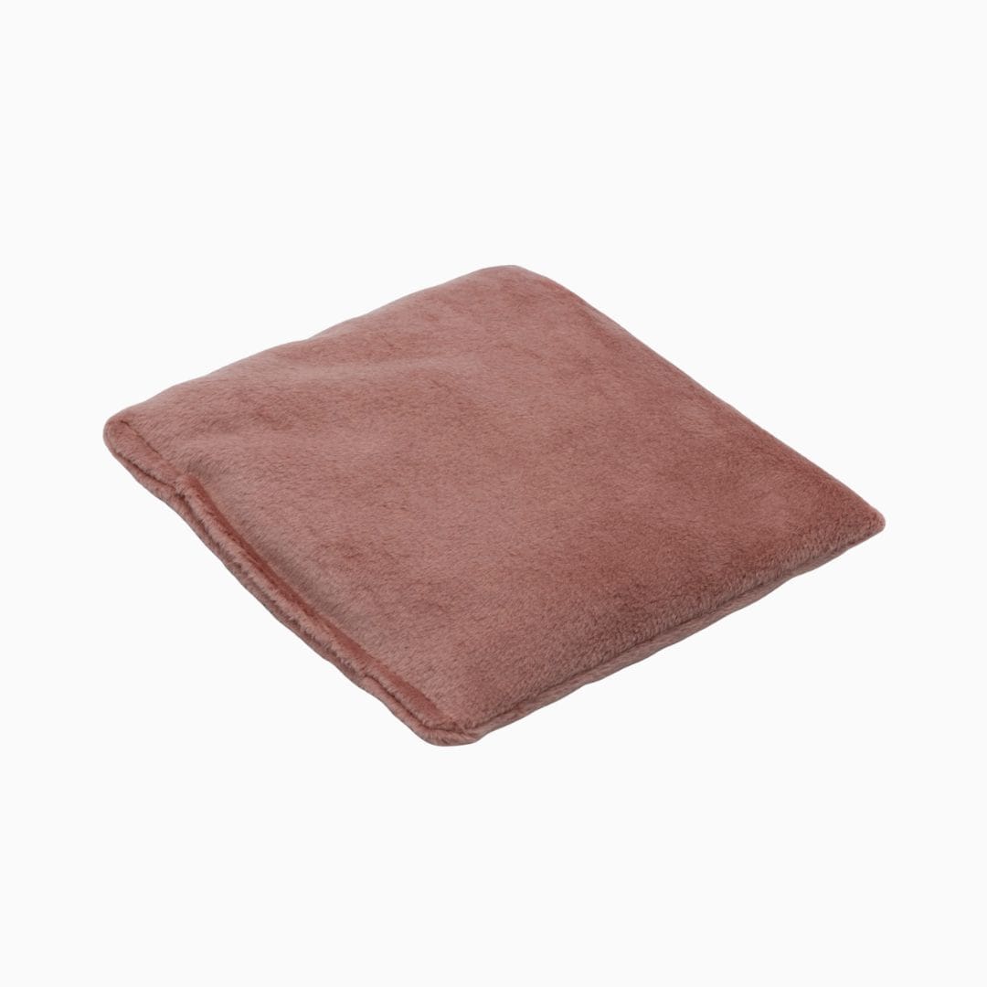 sensorisch pittenzakje van little botanic label van fluweel stof in de kleur terra rood