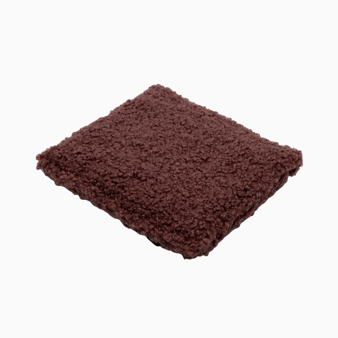 sensorisch pittenzakje little botanic label van teddy stof in de kleur rouge