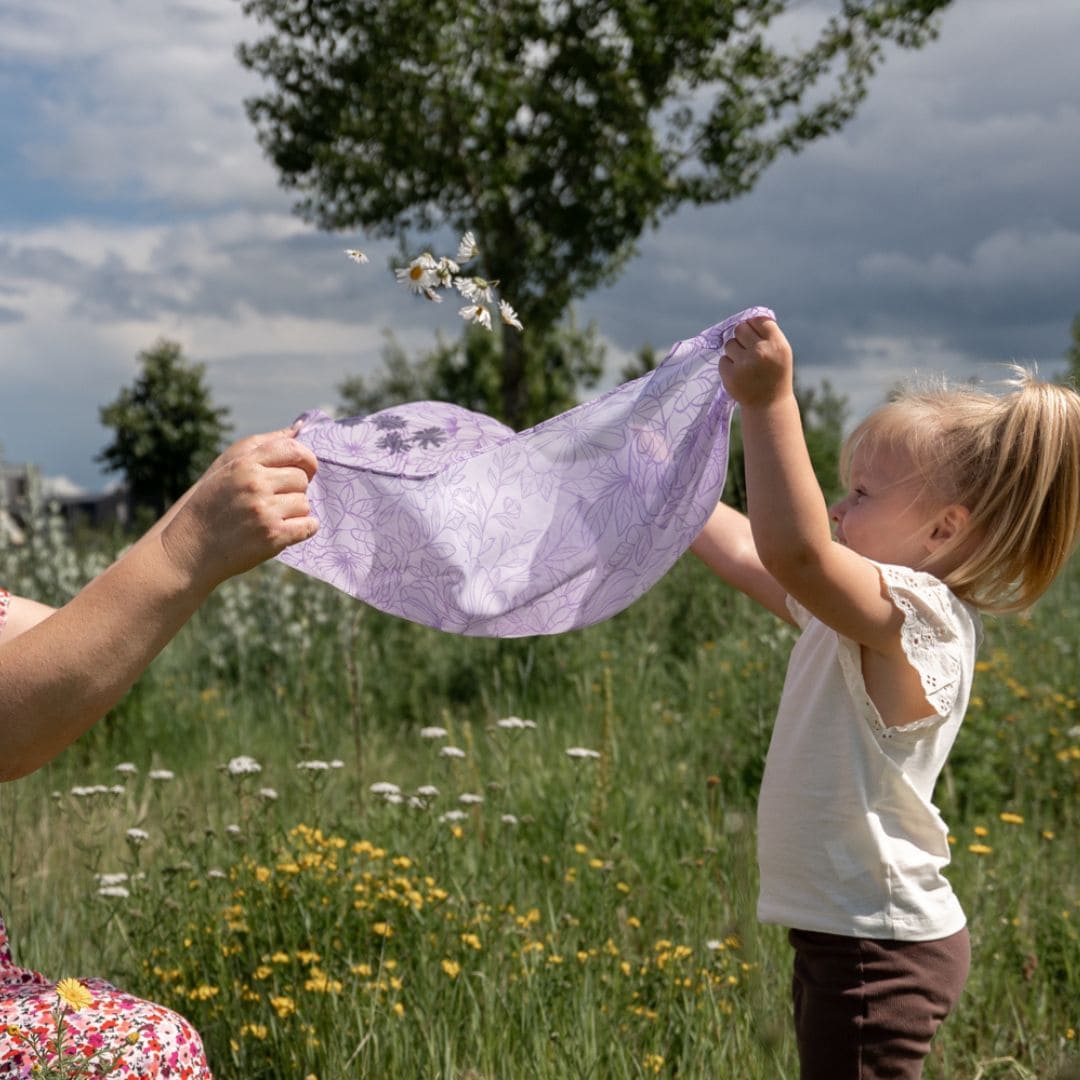 Little Botanic Label playcycle speeldoek met bloemenprint in de kleur lila