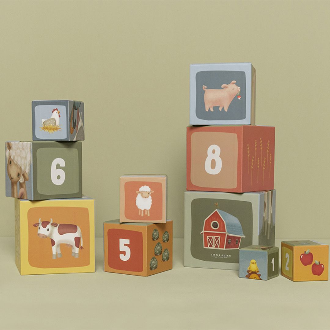 Little Dutch stapeltoren met kartonnen blokken uit de Little Farm collectie