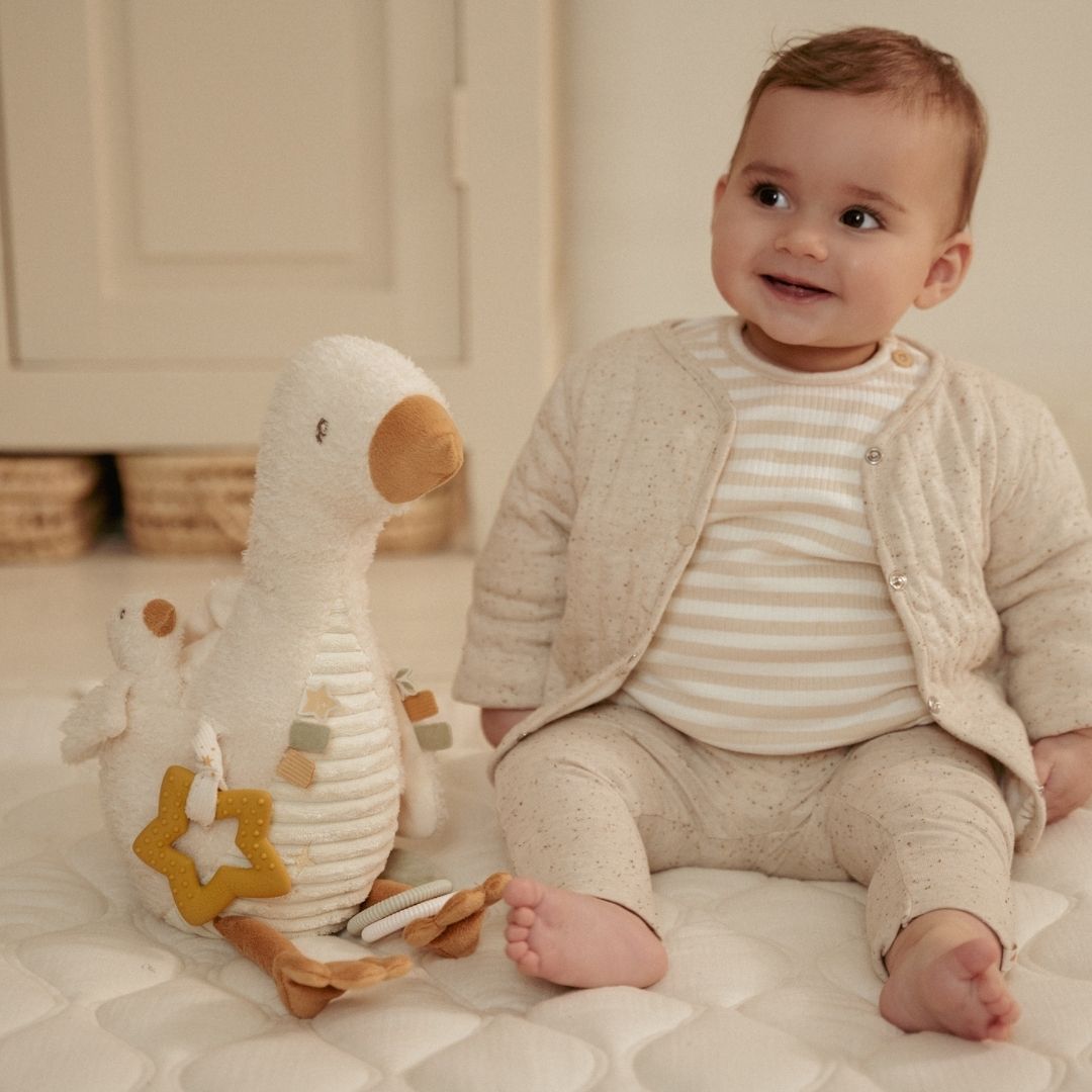 Little Dutch activiteiteinknuffel gans uit de collectie van Little Goose