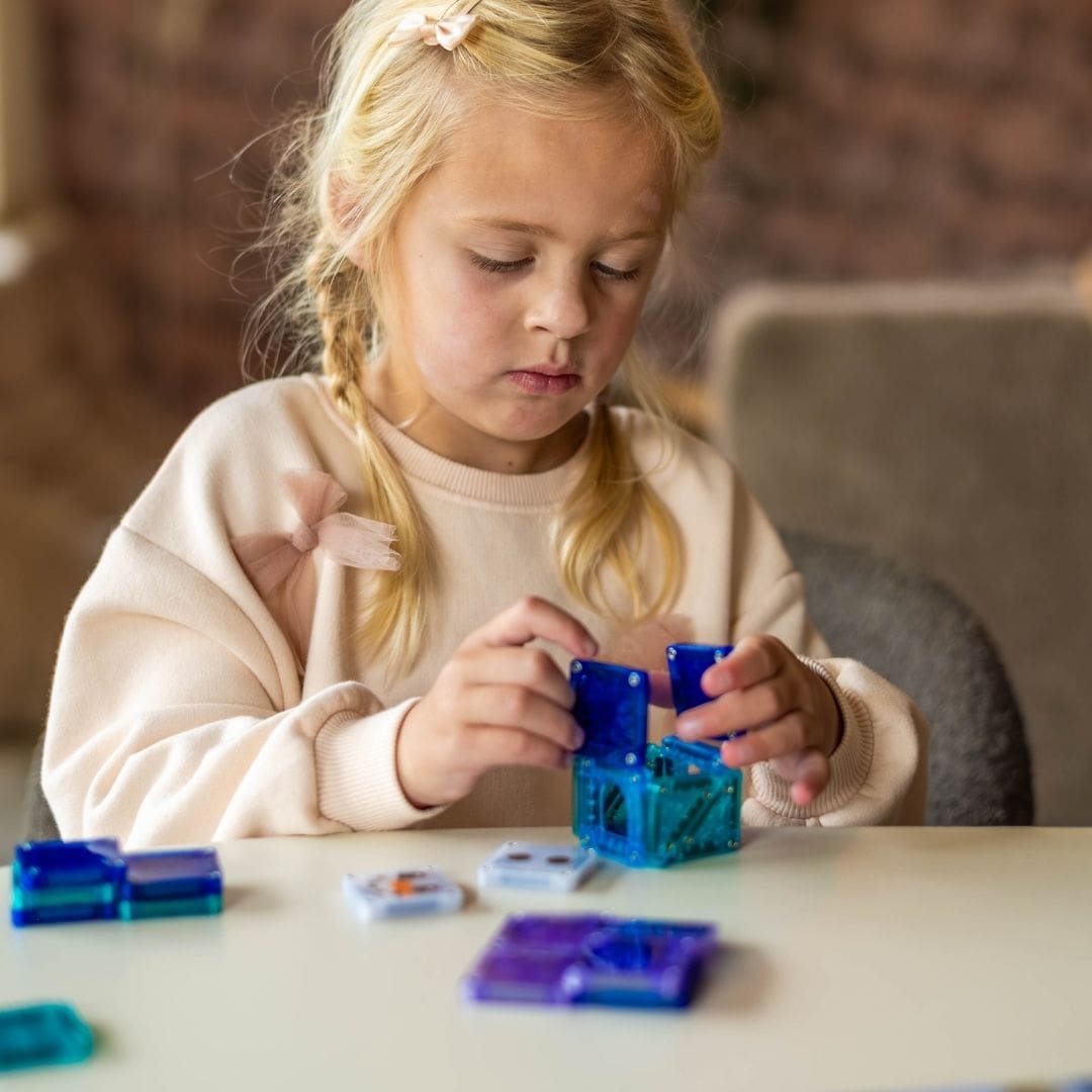 MagnaTiles travelset met mini magnetische tegels in het thema winter wonderland 