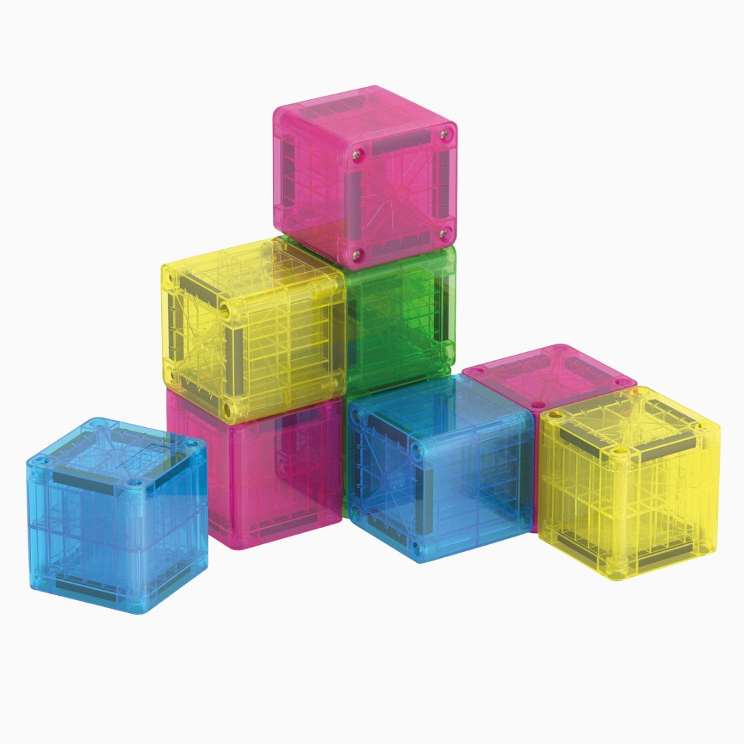 Magna Tiles MicroMages cubes travel set met 9 mini magnetische tegels in vier kleuren in kubus vorm