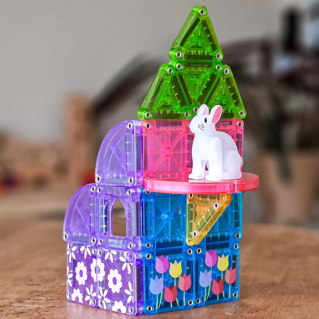 Magna tiles travel set met kleine magnetische tegels in een opbergblik in het thema voorjaar Spring Garden