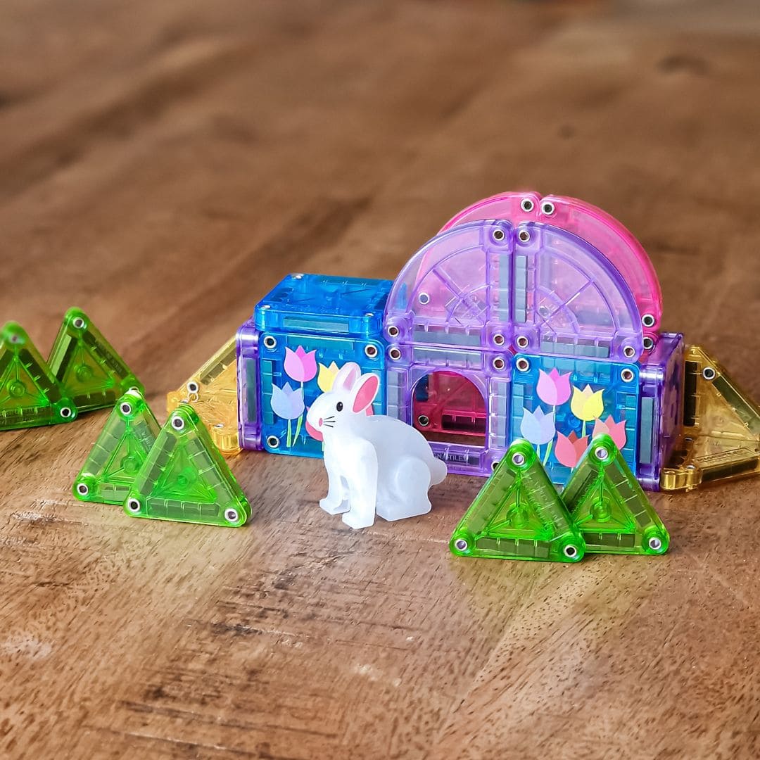 Magna tiles travel set met kleine magnetische tegels in een opbergblik in het thema voorjaar Spring Garden