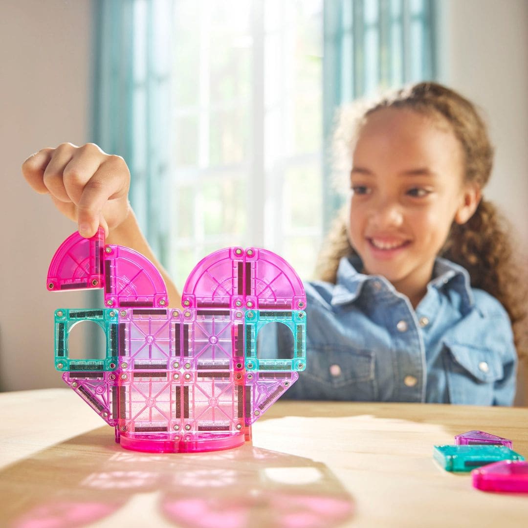 Magna-tiles travelset heart to heart mini magnetische tegels waarmee je o.a. een hartje kan maken