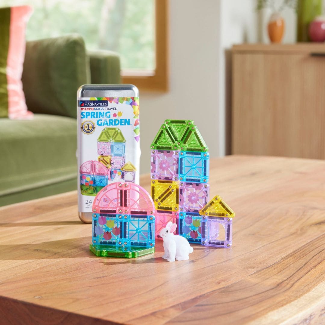 Magnatiles travelset met kleine magnetische tegels in een opbergblik in het thema voorjaar Spring Garden