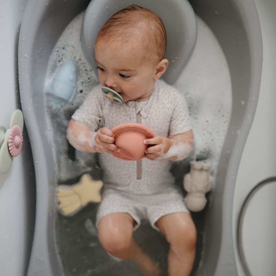 mushie badspeelgoed set met vier badspeeltjes in thema ruimte