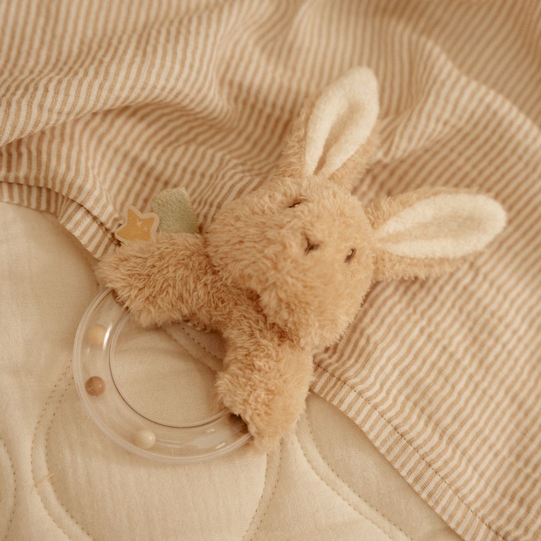 Little Dutch ringrammelaar uit de collectie Newborn Naturals