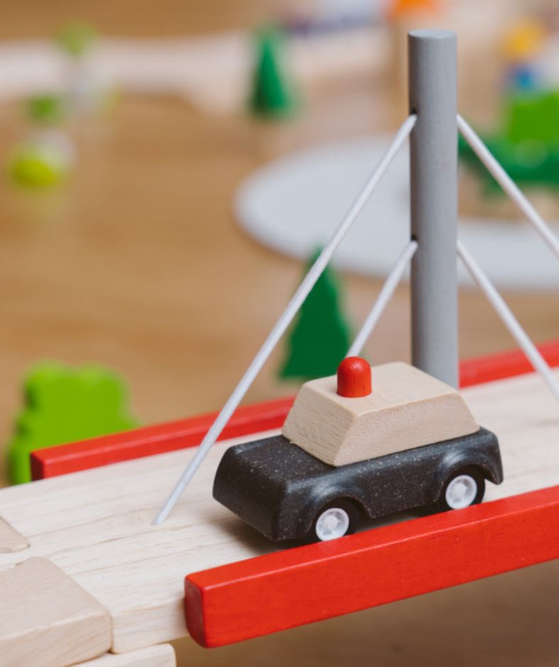 PlanToys houten auto's en parkeergarages