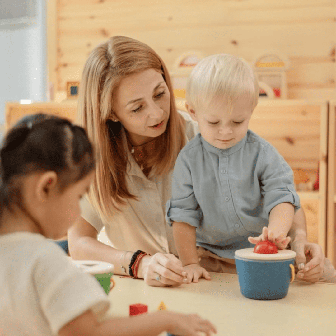 plantoys houten object permanentiebox emmer met bal