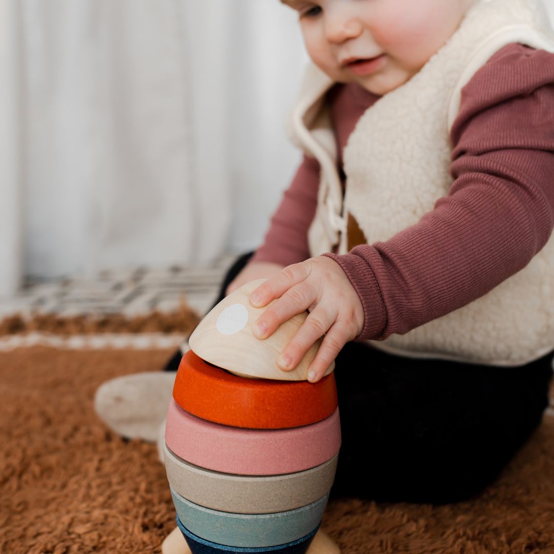 Plantoys houten stapeltoren raket met vormenpuzzel