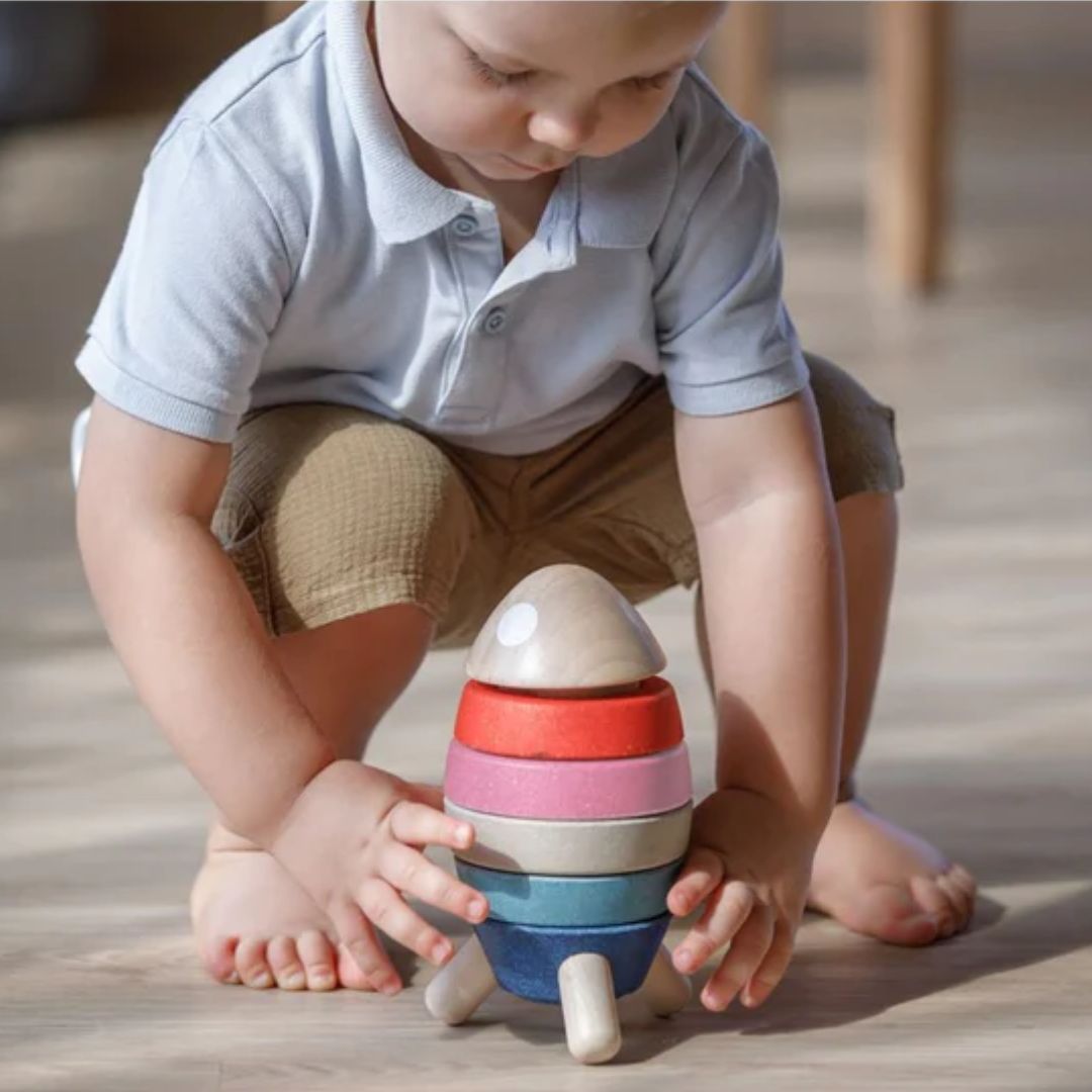 Plantoys houten stapeltoren raket met vormenpuzzel