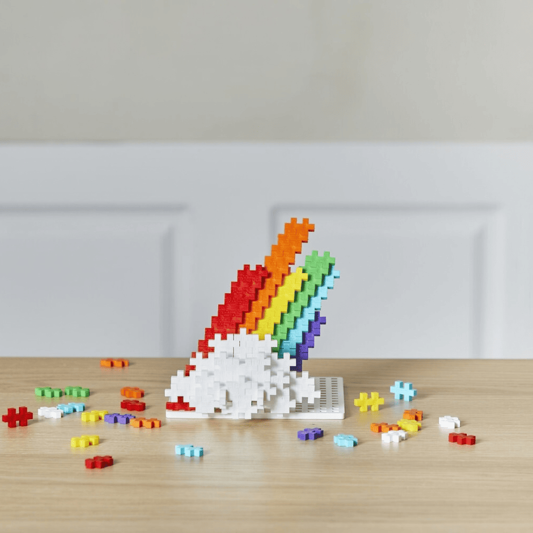 plusplus constructie speelgoed met plusvormige bouwstenen in regenboogkleuren