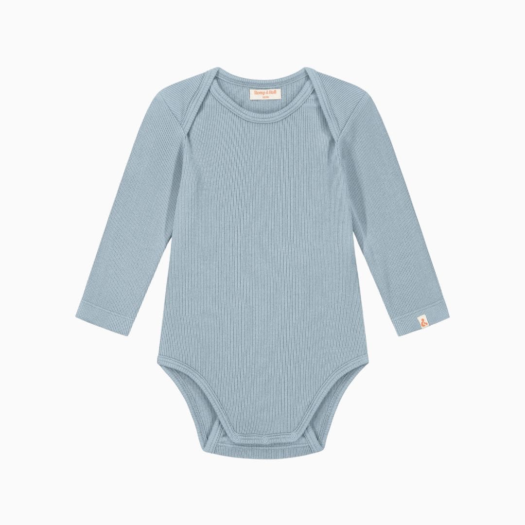 Romp&Roll meegroeiromper met lange mouwen in de lichtblauwe kleur breeze
