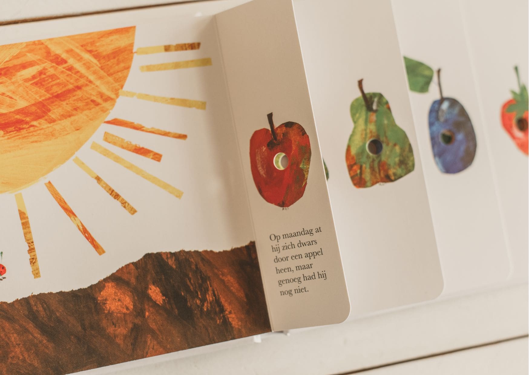 Kinderboek Rupsje Nooitgenoeg van Eric Carle