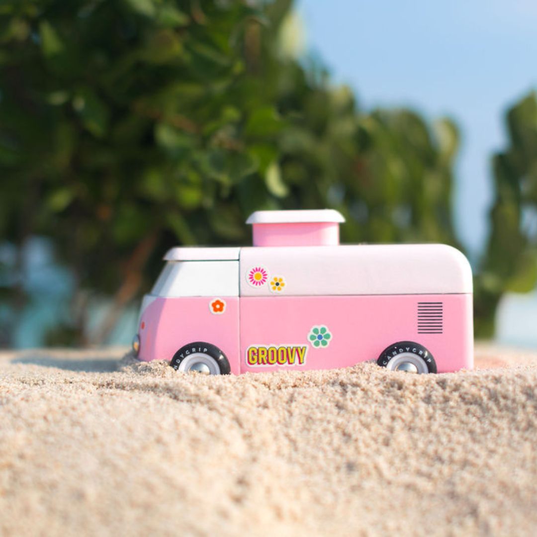 Roze Volkswagen bus van Candylab toys