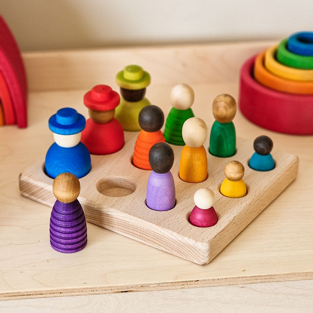 Houten houder voor de Grapat Together poppetjes