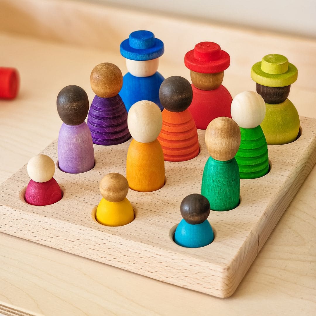 Houten houder voor de Grapat Together poppetjes