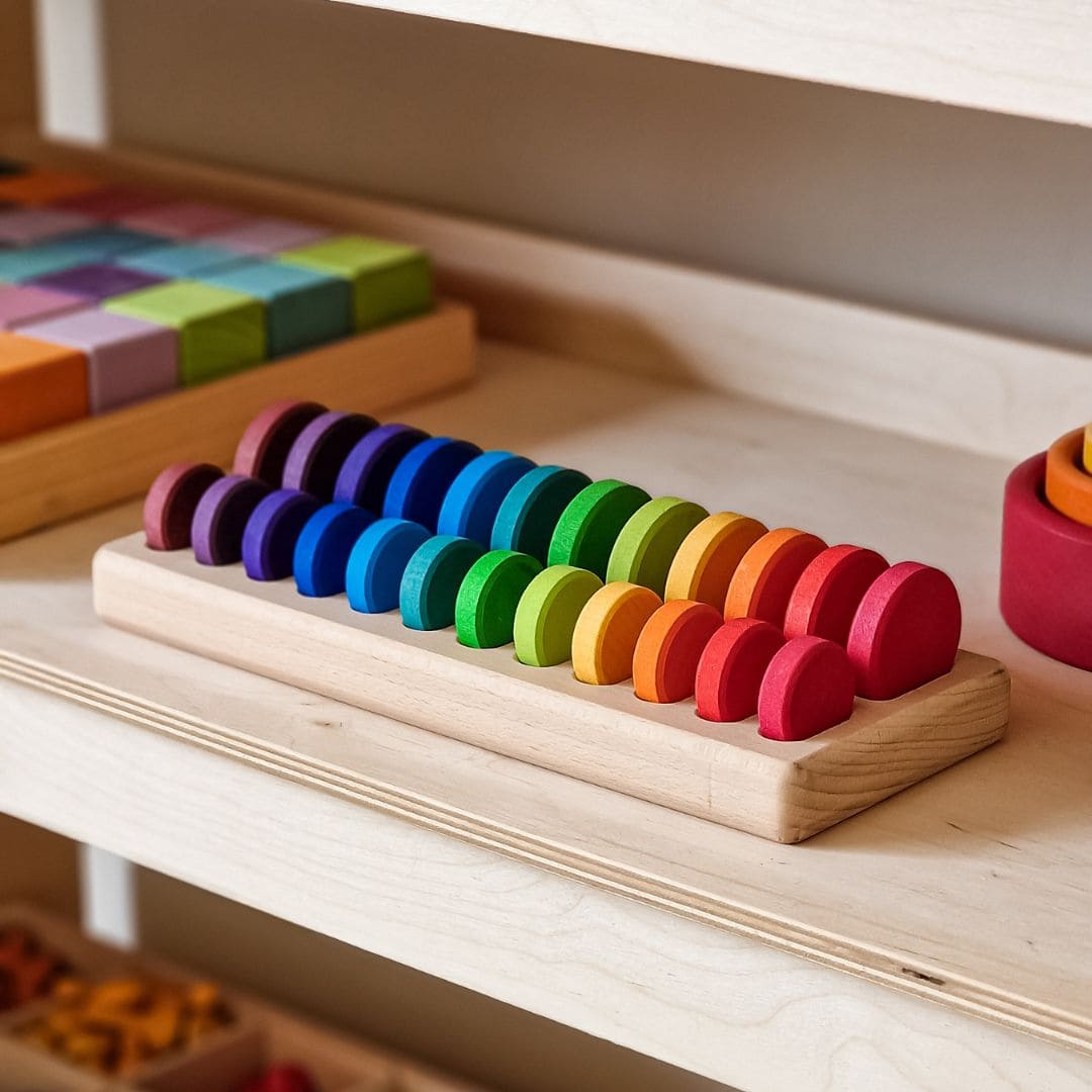 Houten houder voor GRIMM's houten munten 24-delig om het speelgoed uitnodigend te presenteren in de speelhoek of speelgoedkast