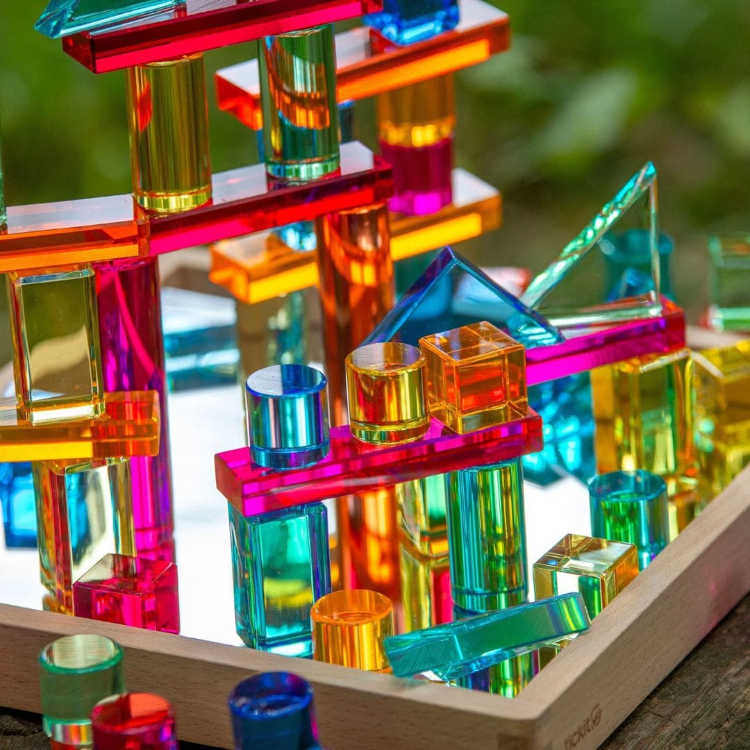 tickit bouwblokken van acryl in regenboogkleuren in houten spiegelbak