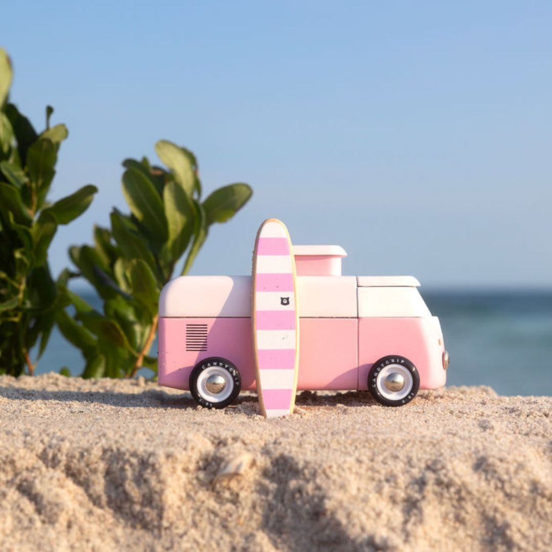 Roze Volkswagen T1 beach bus van hout