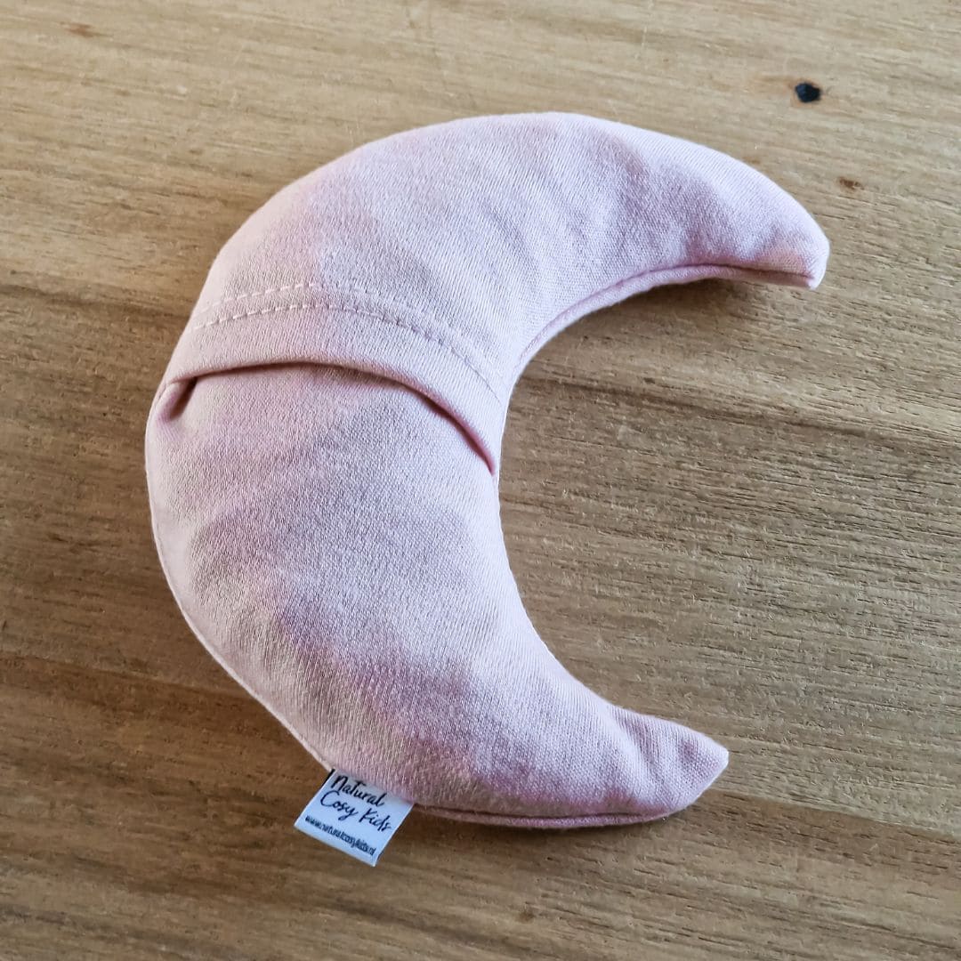 Warmtemaantje warmtekussen van merinos wol in de kleur licht roze van het merk Natural Cosy Kids